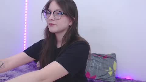 Snapshot of ari_james chatting on September 15, 5:09 pm Ahri James online show from September 15, 5:09 pm