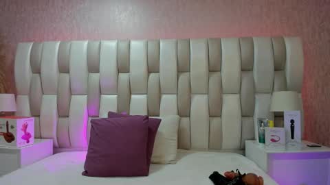 ari_lynn_ online show from February 17, 3:06 am