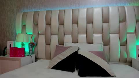 ari_lynn_ online show from March 18, 3:11 am