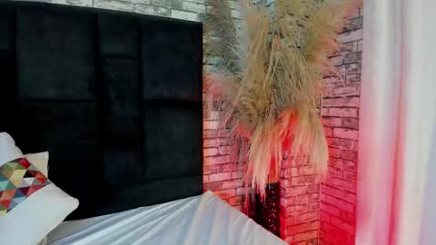 -  -. .- Ariadna -. .-  - online show from December 2, 1:02 pm