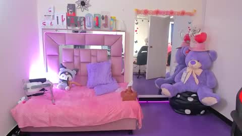 ariadnacappelletty online show from February 3, 4:12 pm