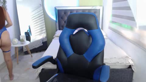 ariah_cute online show from May 7, 8:23 pm