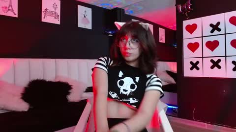 Snapshot of ariah_star chatting on October 9, 1:37 pm ariah online show from October 9, 1:37 pm