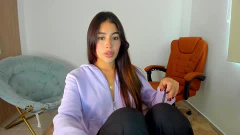 Snapshot of ariamontgomeryyy chatting on February 14, 9:53 pm Aria Montgomery online show from February 14, 9:53 pm