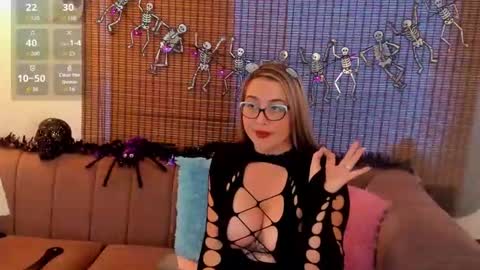 Snapshot of ariana_cross_ chatting on October 22, 4:01 pm Ariana Cruz online show from October 22, 4:01 pm