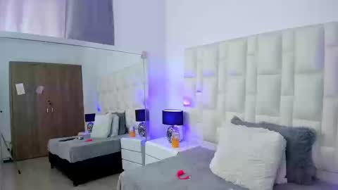  ariana  online show from September 25, 8:17 pm