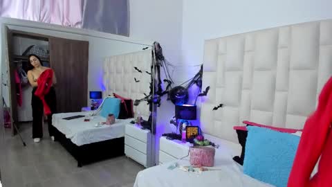  ariana  online show from October 18, 3:48 pm