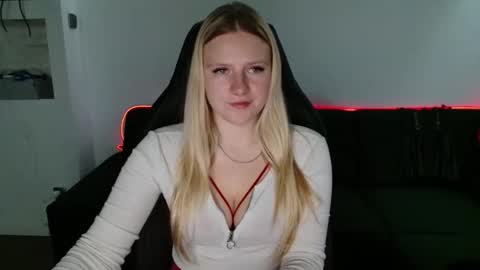 arianaluxe online show from January 18, 9:16 am