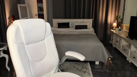 Ana online show from January 7, 2:41 pm