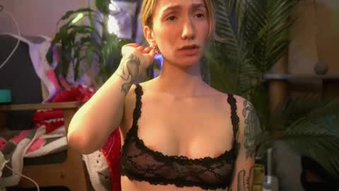 Olivka online show from April 11, 1:37 pm