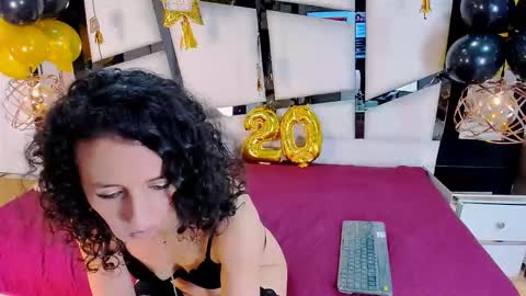 ariannarussell1 online show from March 17, 4:22 pm