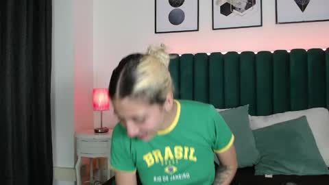 Ari Bunnie  online show from April 17, 5:09 am