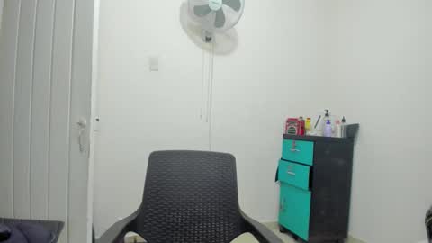 ariela_daltonn online show from May 26, 12:48 pm