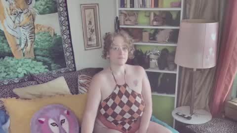 Snapshot of arielabai chatting on October 1, 7:30 pm Arielle Ari online show from October 1, 7:30 pm