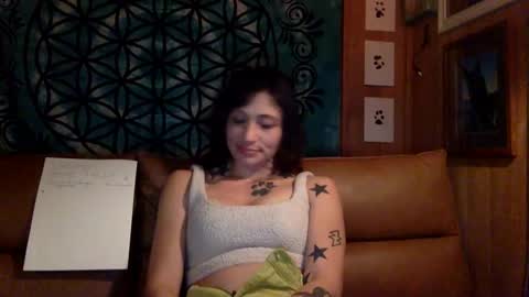 Snapshot of arielwyld chatting on January 10, 11:50 pm ariel colin when hes here online show from January 10, 11:50 pm