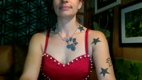 Snapshot of arielwyld chatting on December 21, 4:36 pm ariel colin when hes here online show from December 21, 4:36 pm