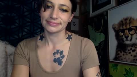 Snapshot of arielwyld chatting on December 10, 10:37 pm ariel colin when hes here online show from December 10, 10:37 pm