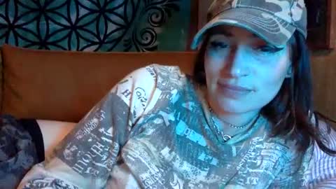 Snapshot of arielwyld chatting on March 12, 2:20 am ariel colin when hes here online show from March 12, 2:20 am