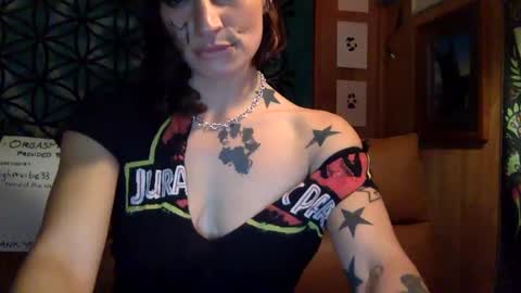 Snapshot of arielwyld chatting on January 12, 12:18 am ariel colin when hes here online show from January 12, 12:18 am