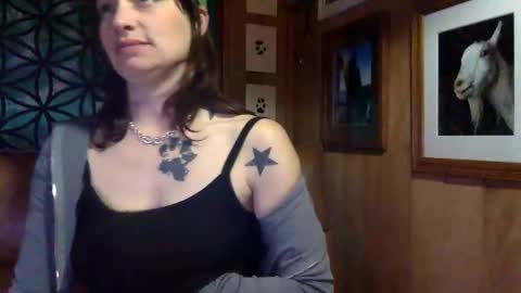 Snapshot of arielwyld chatting on March 4, 4:49 am ariel colin when hes here online show from March 4, 4:49 am