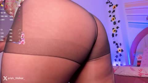 ariiah_walker_ online show from October 15, 2:03 am