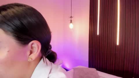  Arianna  online show from June 6, 1:06 pm