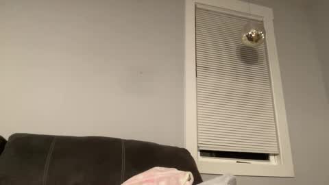 Snapshot of ariicutekitty chatting on January 14, 4:25 am airskiii online show from January 14, 4:25 am