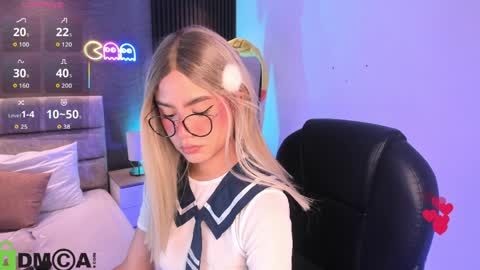 Ari  online show from April 4, 9:24 pm