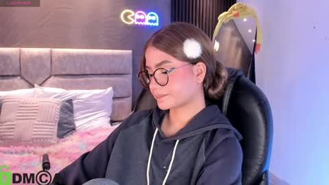 Ari  online show from April 12, 9:17 pm