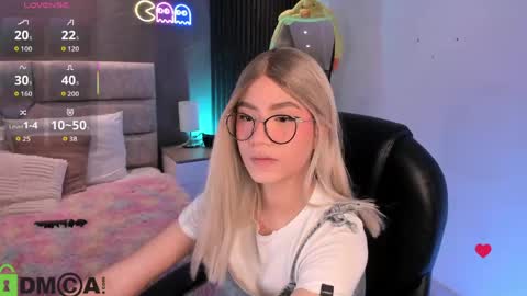 Ari  online show from April 11, 8:45 pm