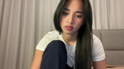 Lily online show from November 17, 4:19 pm