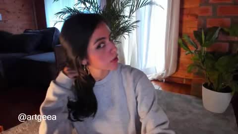 Snapshot of artgea chatting on February 9, 4:29 pm Linda independent model artgeea online show from February 9, 4:29 pm