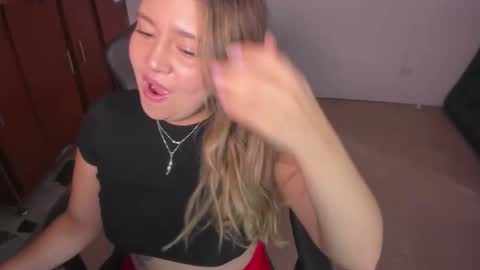 ash_smith1 online show from December 17, 6:56 pm