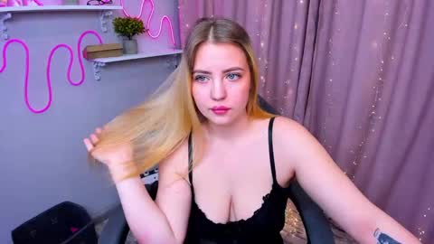 Snapshot of ashley__rous chatting on March 9, 3:01 am Ashley online show from March 9, 3:01 am