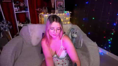 Snapshot of ashley__rous chatting on December 30, 1:48 am Ashley online show from December 30, 1:48 am
