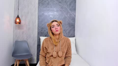 ashley_miller26 online show from January 26, 12:01 pm