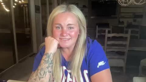 ashleygraham2001 online show from April 17, 2:02 am