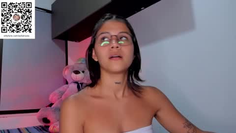 Snapshot of ashleytravis_ chatting on January 22, 2:59 am online show from January 22, 2:59 am