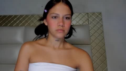 Snapshot of ashleytravis_ chatting on October 15, 1:08 am online show from October 15, 1:08 am