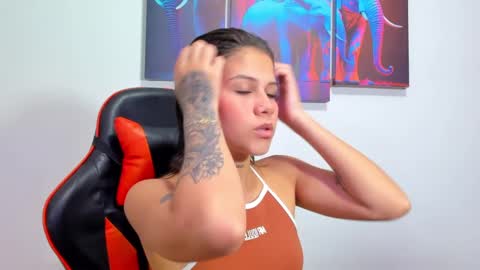 Snapshot of ashleytravis_ chatting on January 13, 1:45 am online show from January 13, 1:45 am