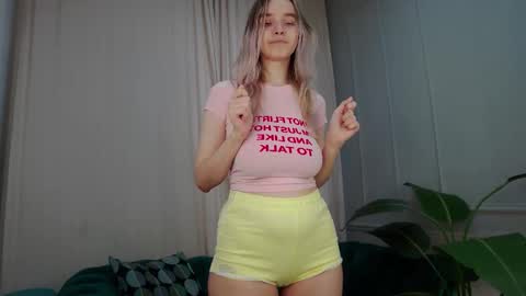 ashly_cherry online show from March 17, 11:25 am