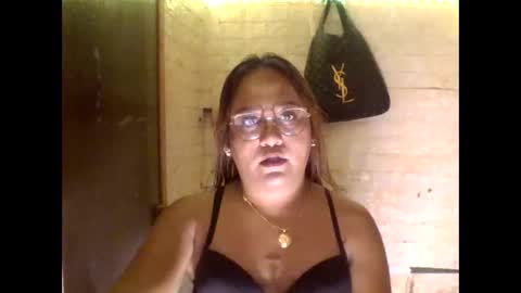 Snapshot of asianmomslut chatting on September 20, 10:35 am asianmomslut online show from September 20, 10:35 am
