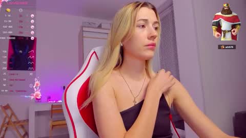 Snapshot of askcaroline chatting on September 25, 5:22 pm Caroline online show from September 25, 5:22 pm