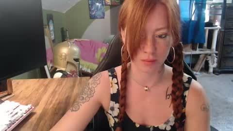 AstraeaSiren online show from October 6, 5:18 pm