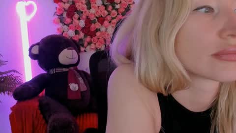 astramonroe online show from June 4, 2:43 pm