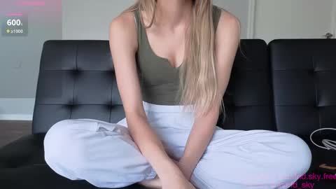 Snapshot of astrid_sky chatting on October 6, 8:57 pm Astrid Sky online show from October 6, 8:57 pm