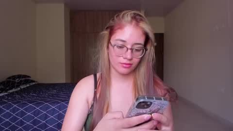 atenas online show from February 15, 7:06 pm