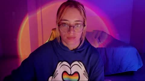 atenas online show from December 4, 10:50 am