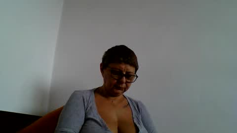 Snapshot of atikaarea chatting on October 24, 9:16 am atikaarea online show from October 24, 9:16 am
