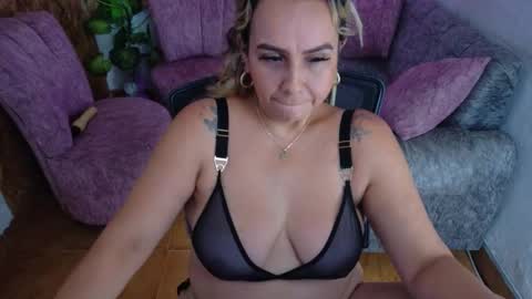 aunty_milf online show from January 15, 8:04 pm